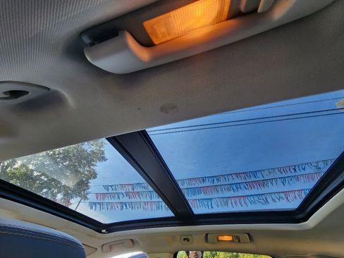 Used 2012 Cadillac SRX Luxury image 23