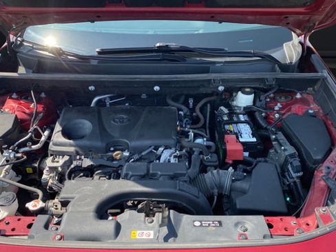 Used 2021 Toyota RAV4 XLE Premium AWD/4WD image 28
