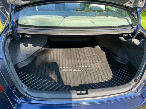 Used 2017 Honda Accord EX image 11
