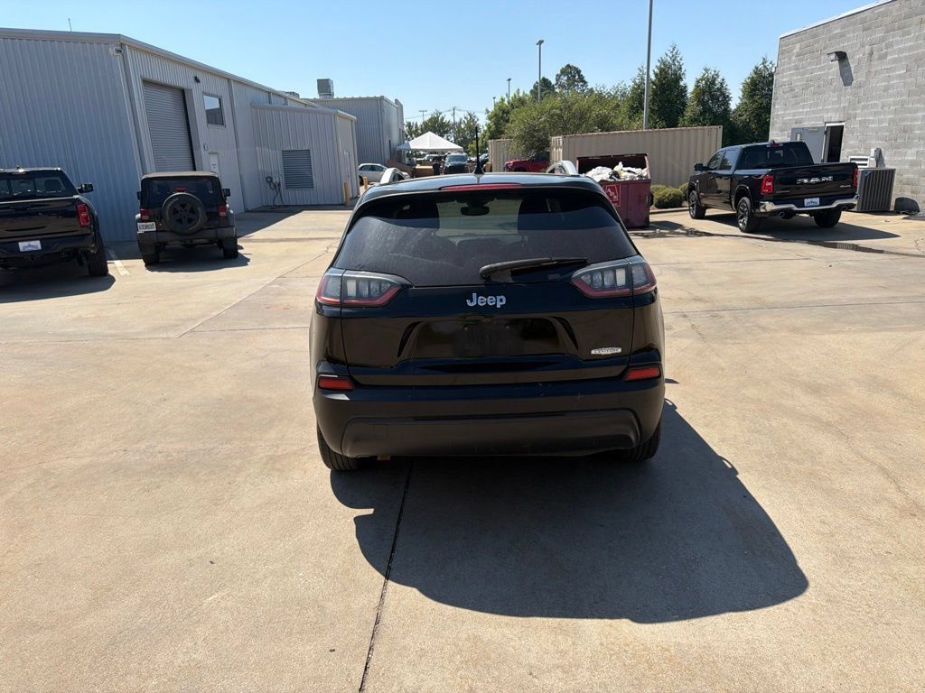 Used 2021 Jeep Cherokee Latitude FWD image 13