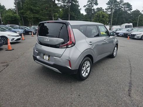 Used 2025 Kia Soul LX w/ LX Technology Package image 8