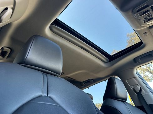 Used 2021 Toyota Highlander XLE image 16