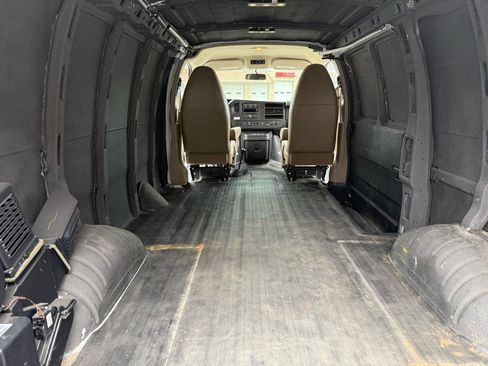 Used 2015 Chevrolet Express 2500 RWD image 14