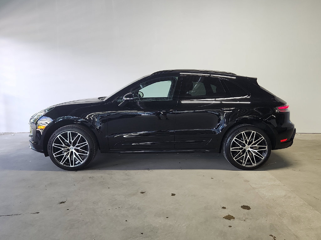 Certified 2026 Porsche Macan AWD/4WD image 2
