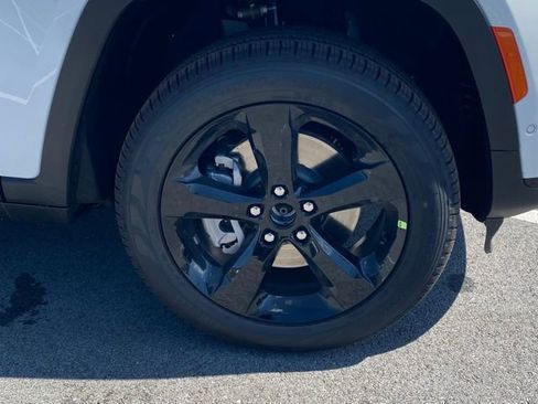 New 2025 Jeep Grand Cherokee L Limited w/ Luxury Tech Group II image 10