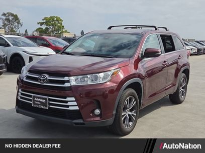 Used 2018 Toyota Highlander Plus w/ Carpet Mat Package (TMS)