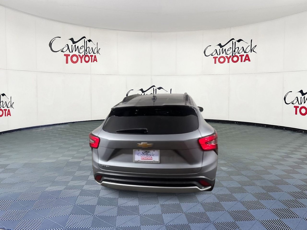 Used 2025 Chevrolet Trax LT FWD image 9