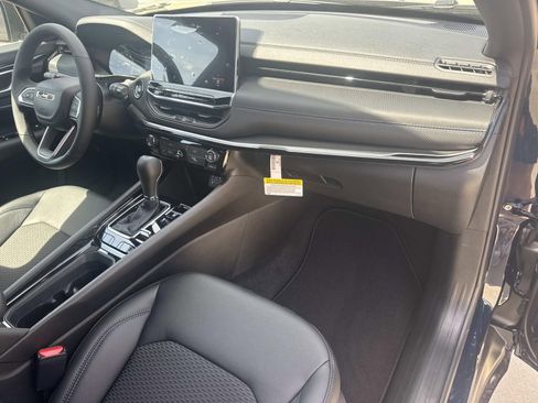 New 2026 Jeep Compass Latitude image 10