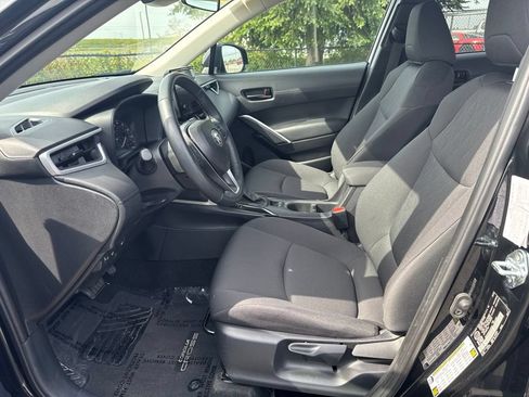 Used 2025 Toyota Corolla Cross LE AWD/4WD image 13