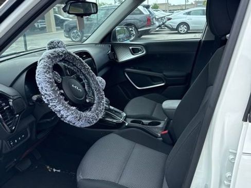 Used 2025 Kia Soul S FWD image 2