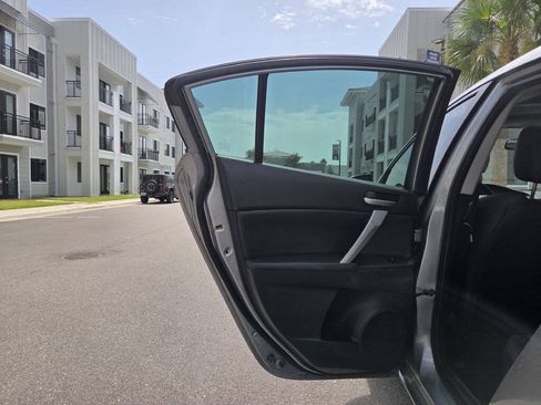 Used 2012 MAZDA MAZDA3 s Grand Touring w/ Tech Pkg FWD image 22