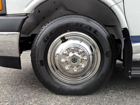 Used 2019 Chevrolet Express 4500 w/ RV Package image 96