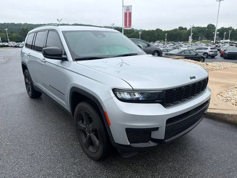Used 2023 Jeep Grand Cherokee L Laredo AWD/4WD image 4