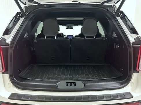 Used 2022 Ford Explorer ST image 22