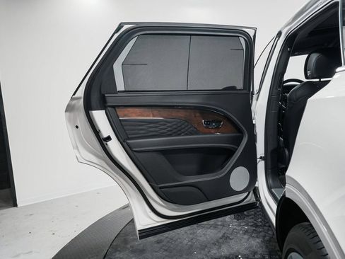 Used 2023 Bentley Bentayga Extended Wheelbase image 14