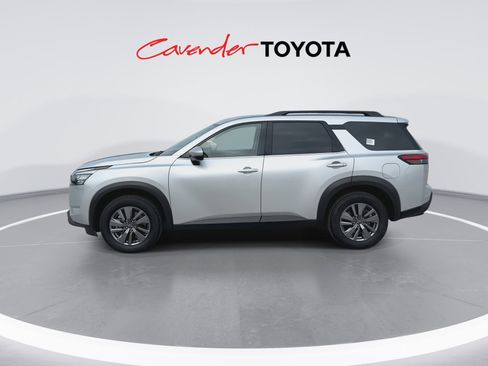 Used 2025 Nissan Pathfinder SV FWD image 5
