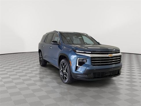 New 2026 Chevrolet Traverse High Country image 2
