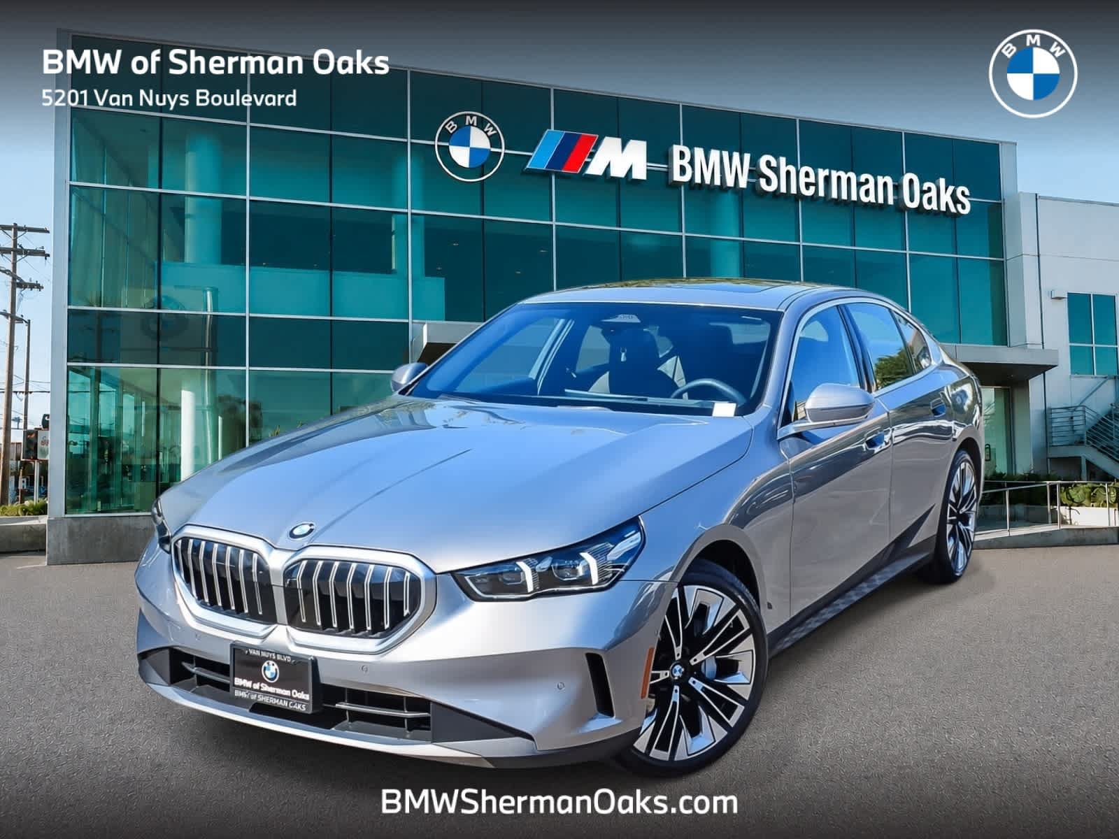 Used 2026 BMW 530i w/ Premium Package RWD image 2