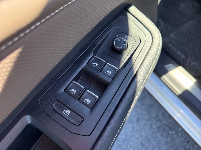 Used 2024 Volkswagen Atlas SEL AWD/4WD image 24