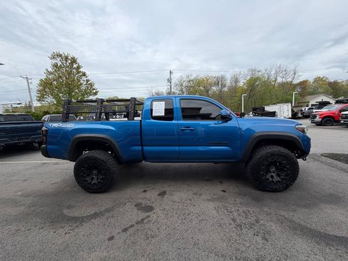 Used 2017 Toyota Tacoma TRD Off-Road w/ Tow Package AWD/4WD image 6