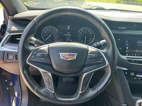 Certified 2023 Cadillac XT5 Luxury AWD/4WD image 9