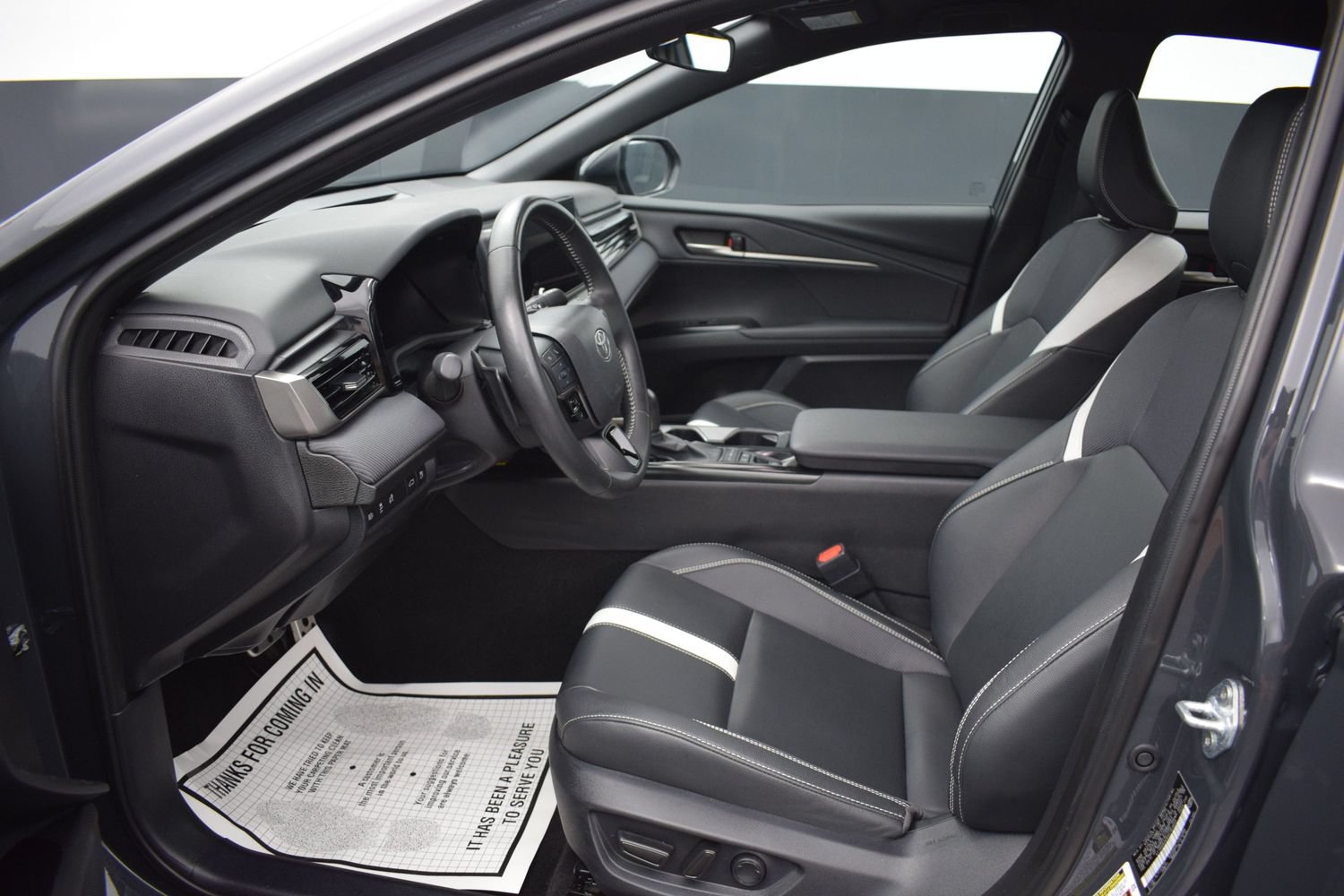 Used 2025 Toyota Camry SE FWD image 13