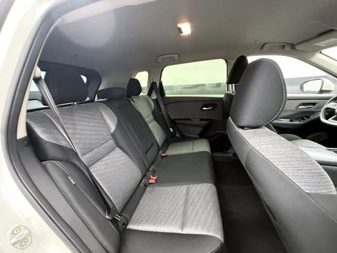 Used 2023 Nissan Rogue SV AWD/4WD image 17
