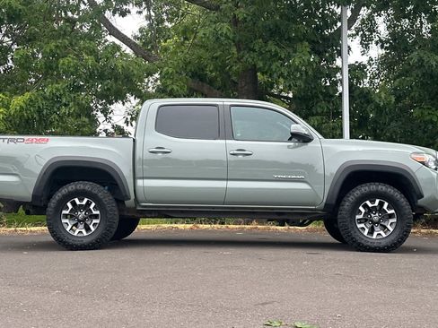 Used 2022 Toyota Tacoma TRD Off-Road AWD/4WD image 8