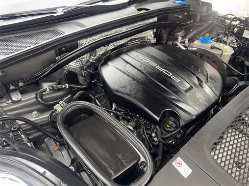 Used 2018 Porsche Macan image 75