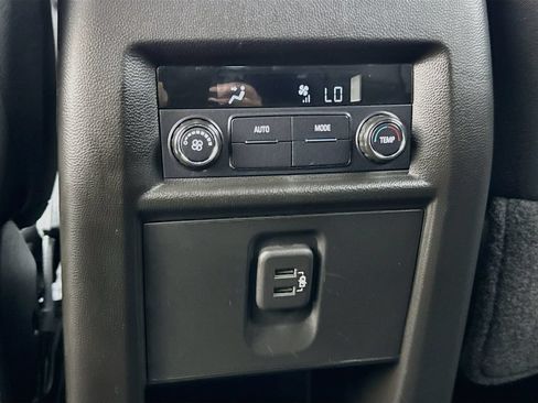Used 2022 Chevrolet Traverse LT FWD image 21