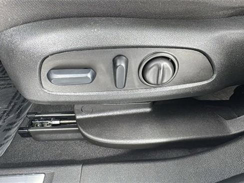 Used 2023 GMC Acadia AT4 image 11