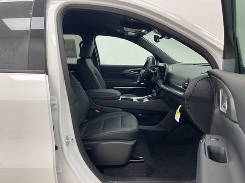 New 2026 Chevrolet Traverse LT image 15