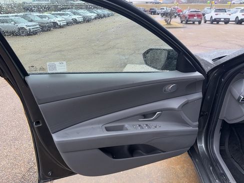 Used 2024 Hyundai Elantra SEL image 10
