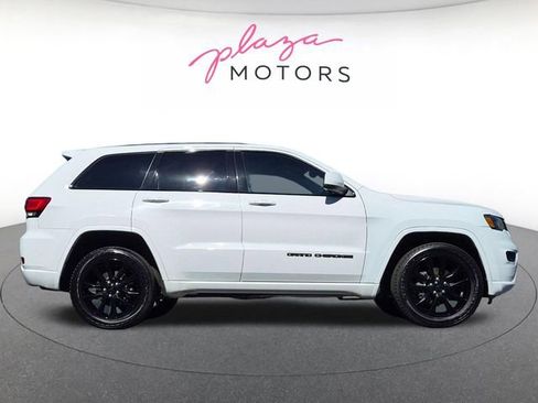 Used 2018 Jeep Grand Cherokee Altitude AWD/4WD image 4