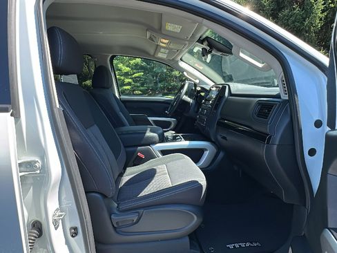 Used 2024 Nissan Titan SV w/ SV Convenience Package image 24