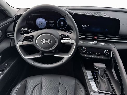 New 2026 Hyundai Elantra Limited FWD image 17