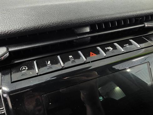 Used 2024 Jeep Grand Cherokee Laredo RWD image 16