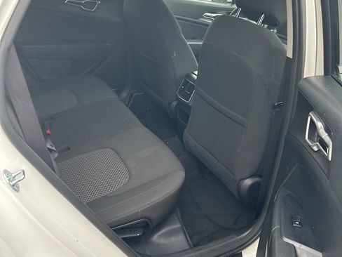 Used 2024 Kia Sportage LX image 9