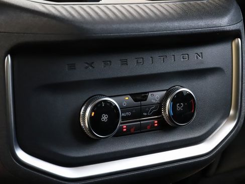 Certified 2025 Ford Expedition Platinum w/ Driver's Package image 20