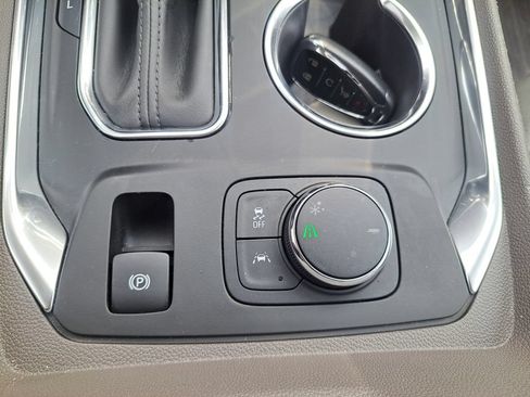 Used 2019 Chevrolet Traverse Premier w/ Driver Confidence II Package FWD image 22