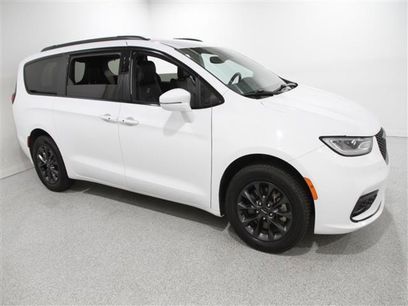 Used 2022 Chrysler Pacifica Touring-L w/ S Appearance Package