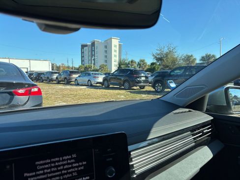 Used 2025 Volkswagen Jetta SE image 34