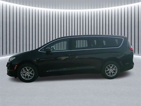 New 2026 Chrysler Pacifica Select image 17