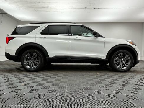 Used 2026 Ford Explorer Active w/ Active Comfort Package AWD/4WD image 7