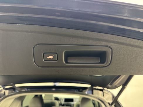 Used 2025 Acura MDX SH-AWD w/ Technology Package image 36