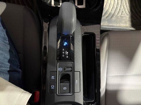 Certified 2024 Toyota Prius LE image 18