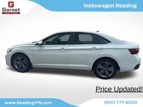 Used 2023 Volkswagen Jetta SE FWD image 2