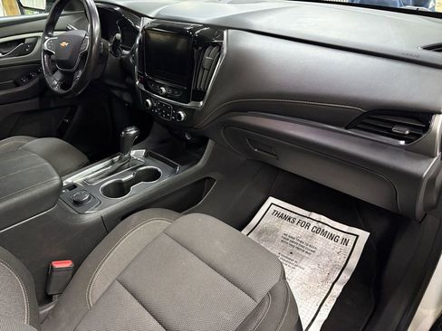 Used 2023 Chevrolet Traverse LT image 19