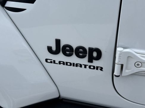 Used 2021 Jeep Gladiator Sport AWD/4WD image 9