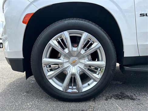 Used 2024 Chevrolet Suburban High Country image 10